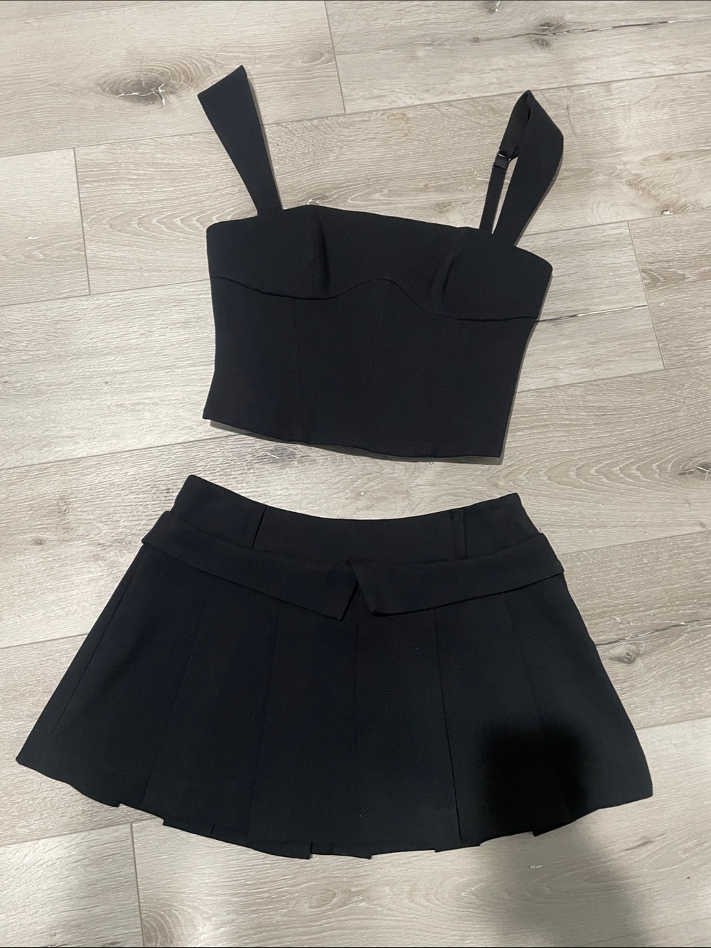 Oh Polly Black Pleated Mini Skirt Set - Picture 11 of 11